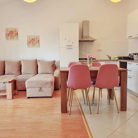 Apartment Nora Near The Beach PUY Eksteriør bilde